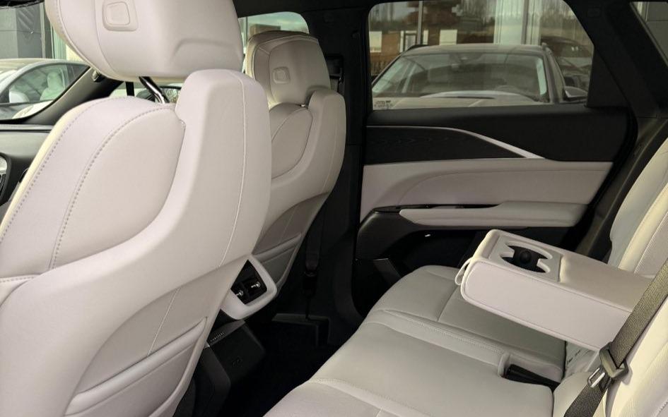 2025 Cadillac Lyriq 4