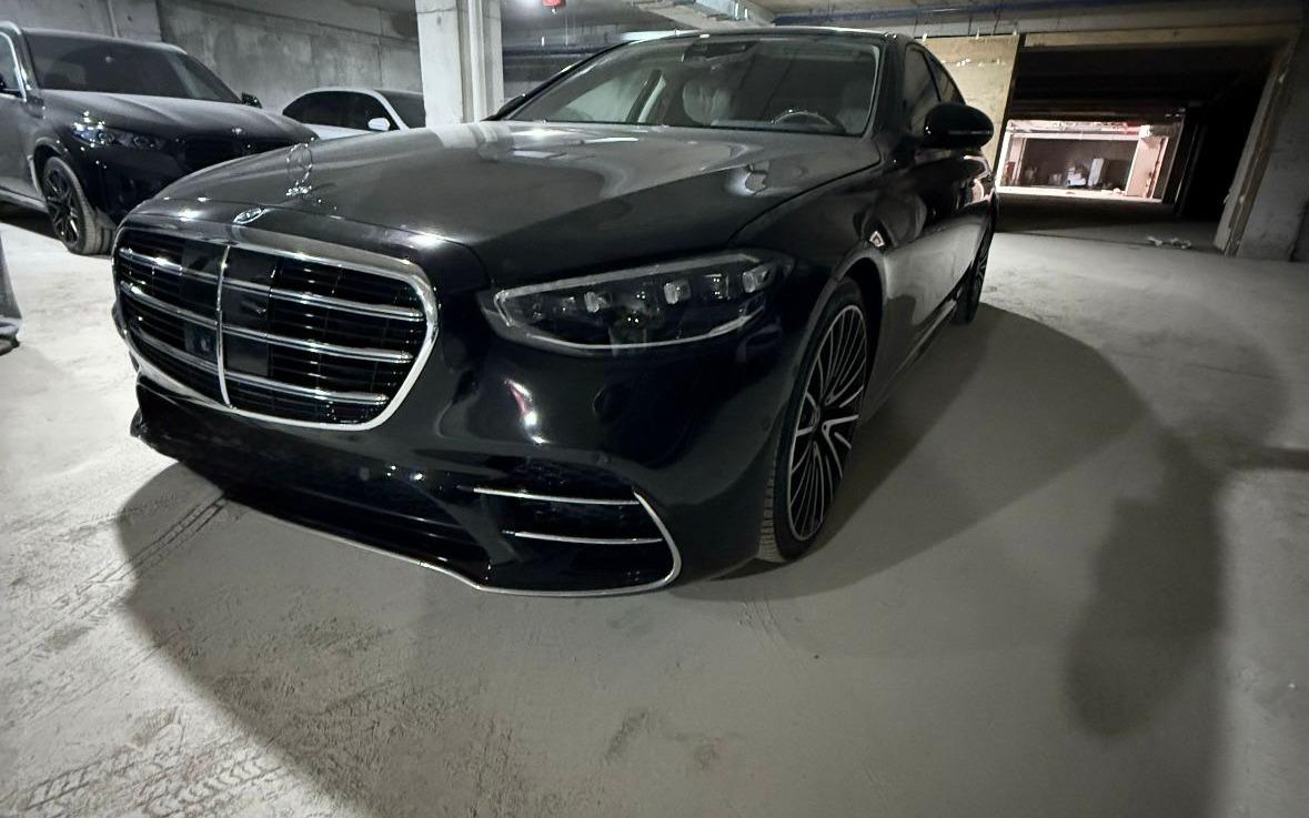  Mercedes-Benz S-Class 2