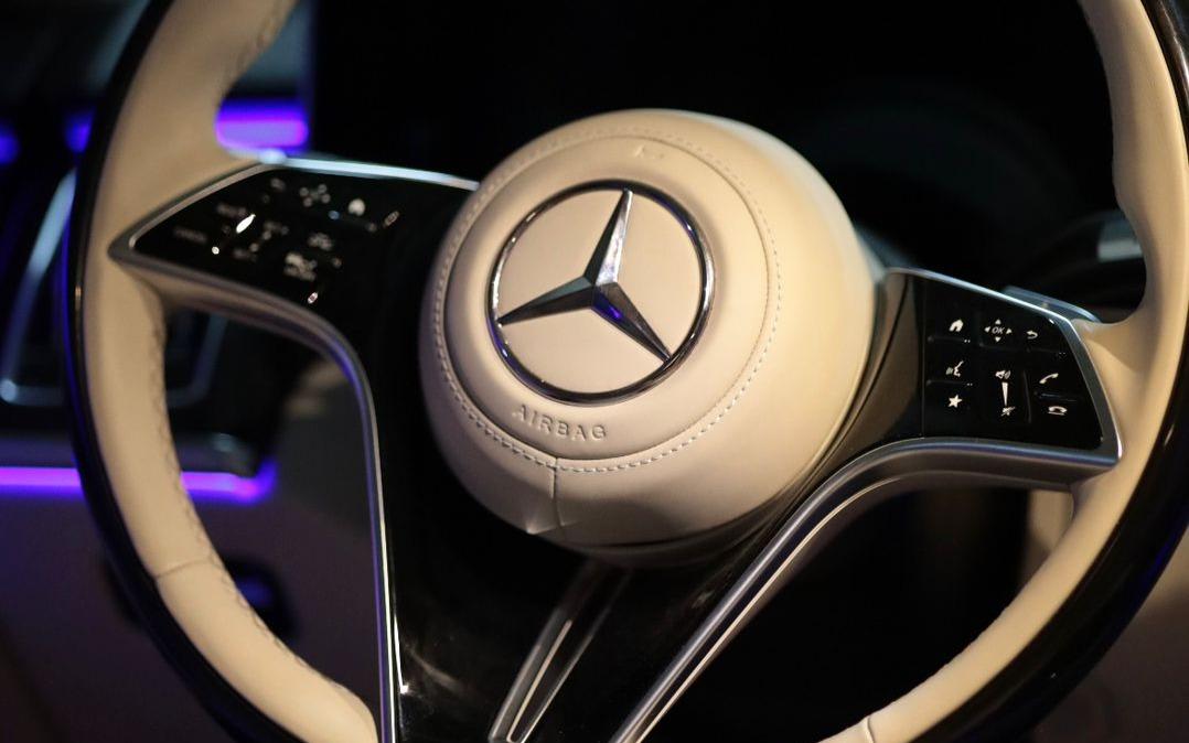  Mercedes-Benz S-Class 7